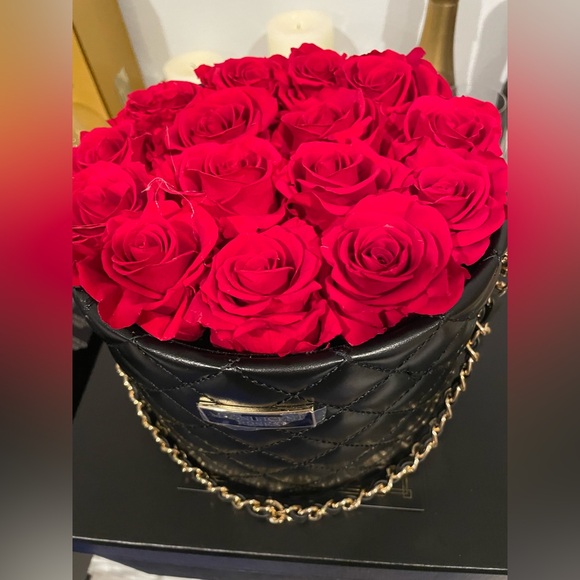 Forever Roses - Picture 3 of 7